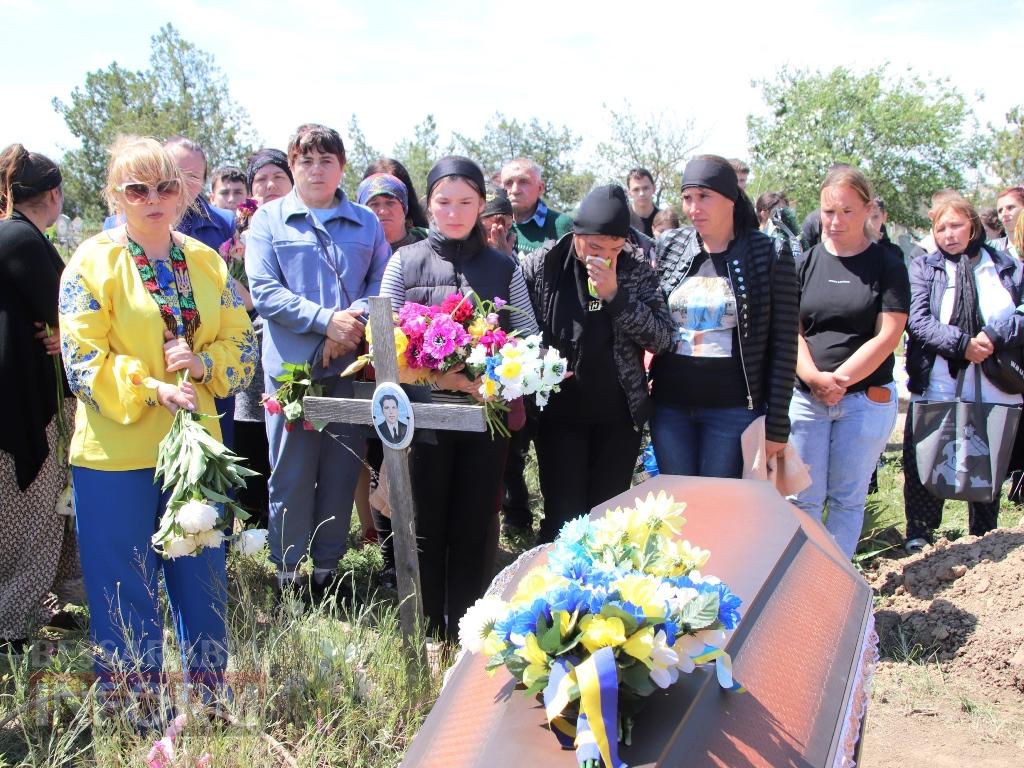 В Болградській громаді провели в останню путь Захисника Валентина Булгару