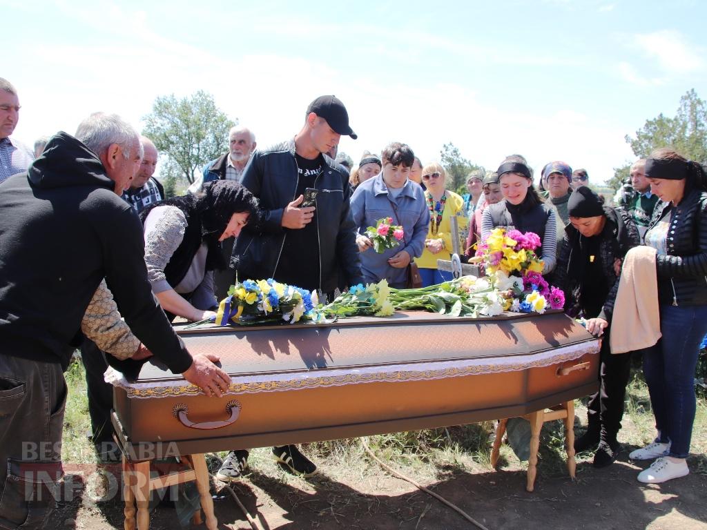 В Болградській громаді провели в останню путь Захисника Валентина Булгару