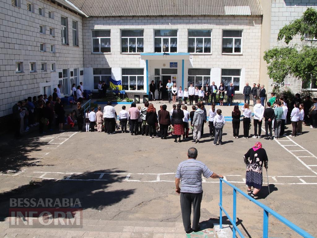 У Оксамитному Болградської громади відкрили меморіальні дошки героям, які не повернулися з війни