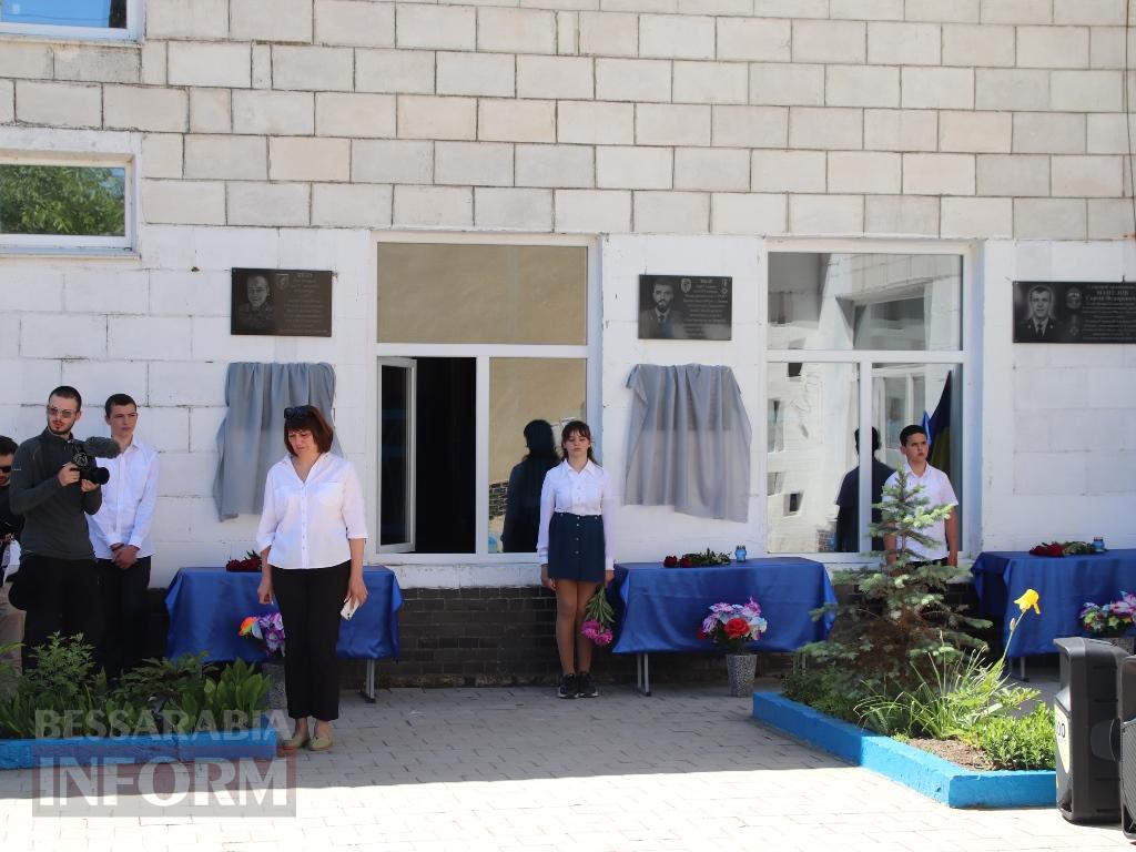 У Оксамитному Болградської громади відкрили меморіальні дошки героям, які не повернулися з війни