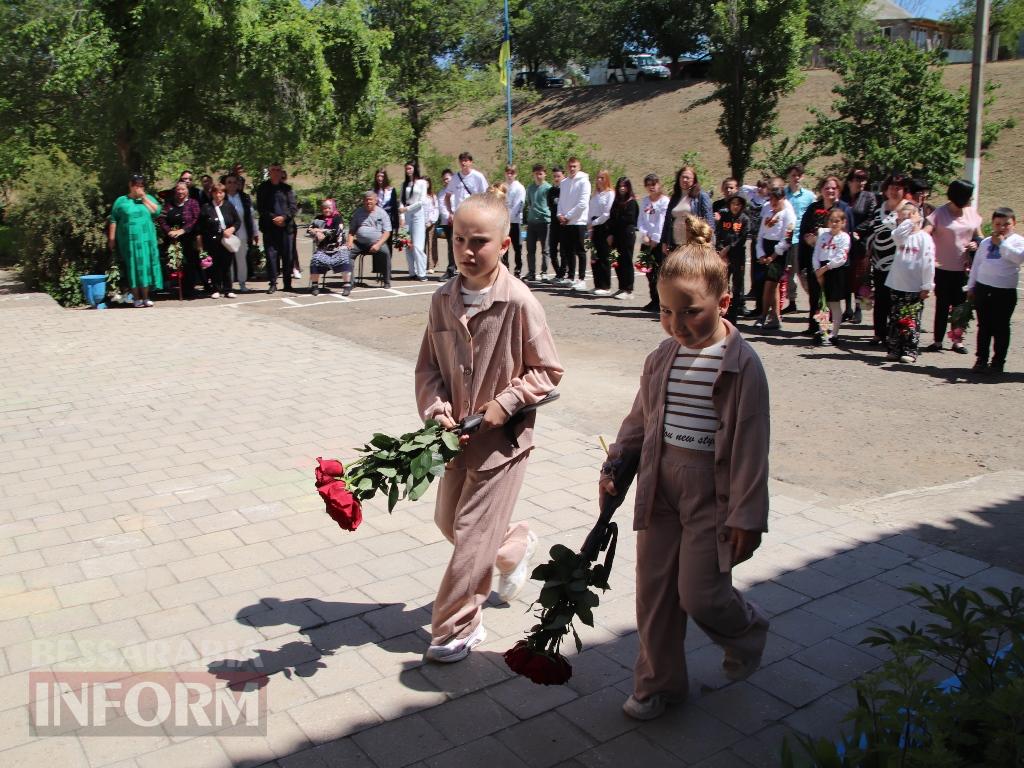 У Оксамитному Болградської громади відкрили меморіальні дошки героям, які не повернулися з війни