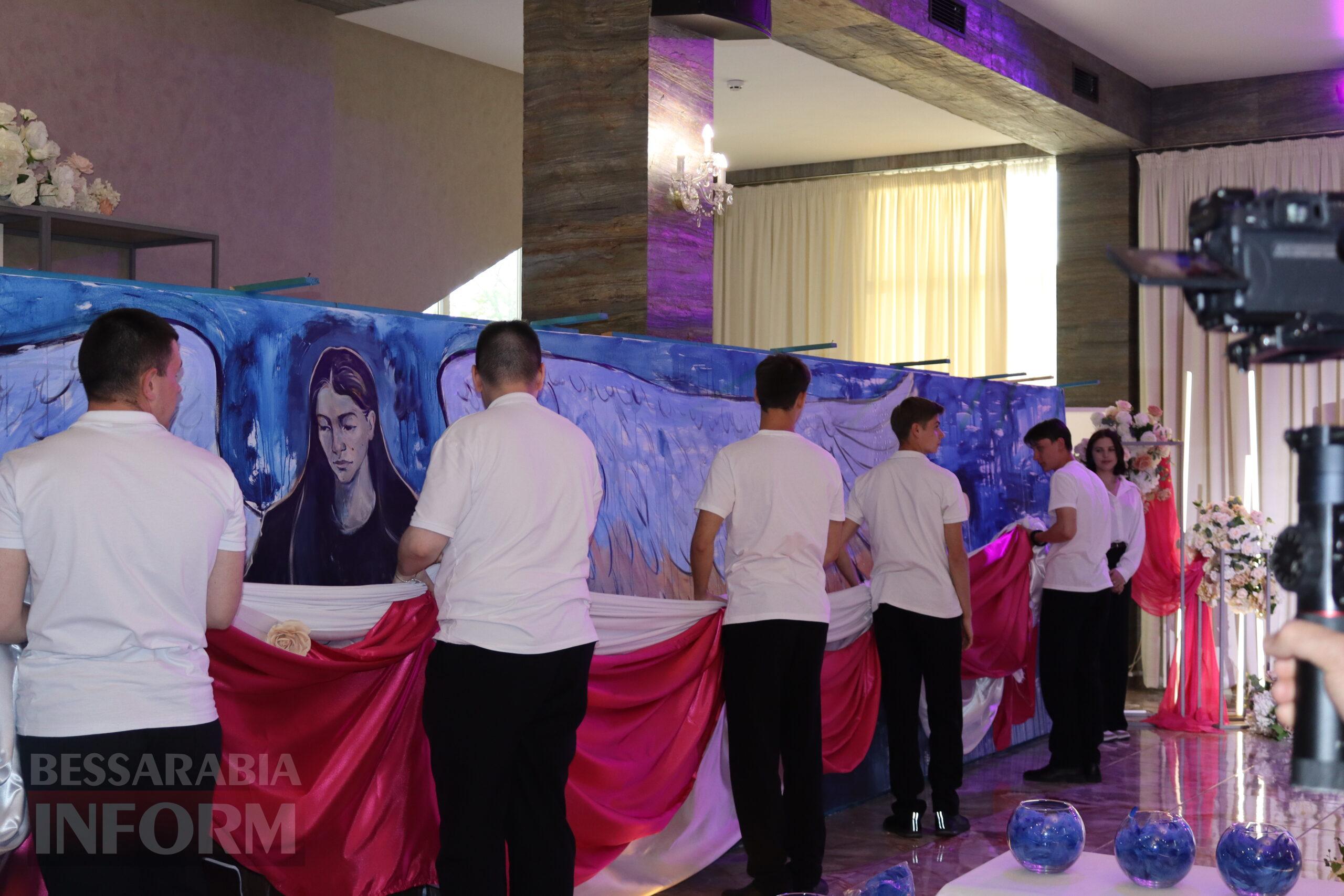 В Ізмаїлі встановили Національний рекорд України, створивши величезну інсталяцію з жовто-блакитного пір’я