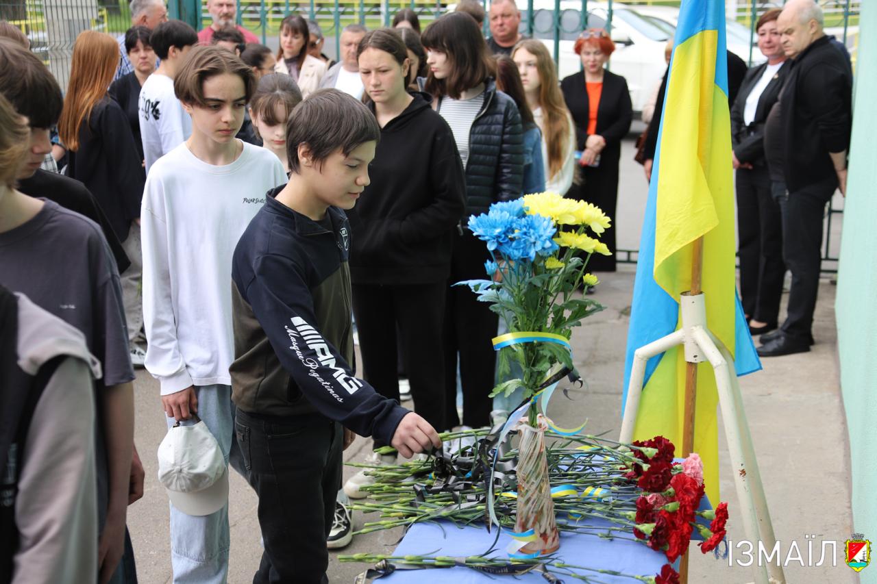 Покинув море заради захисту України: в Ізмаїлі відкрили меморіальну дошку на честь загиблого Героя