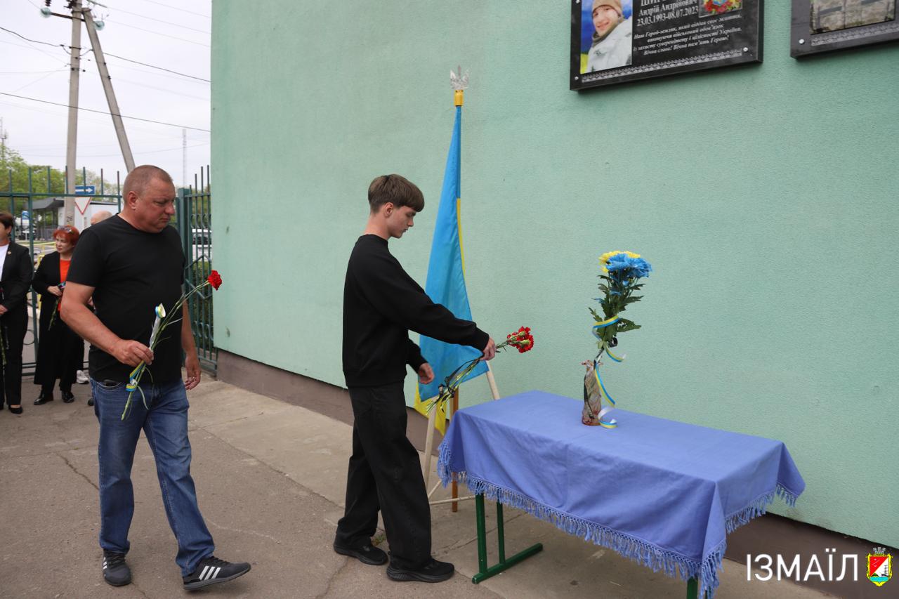 Покинув море заради захисту України: в Ізмаїлі відкрили меморіальну дошку на честь загиблого Героя