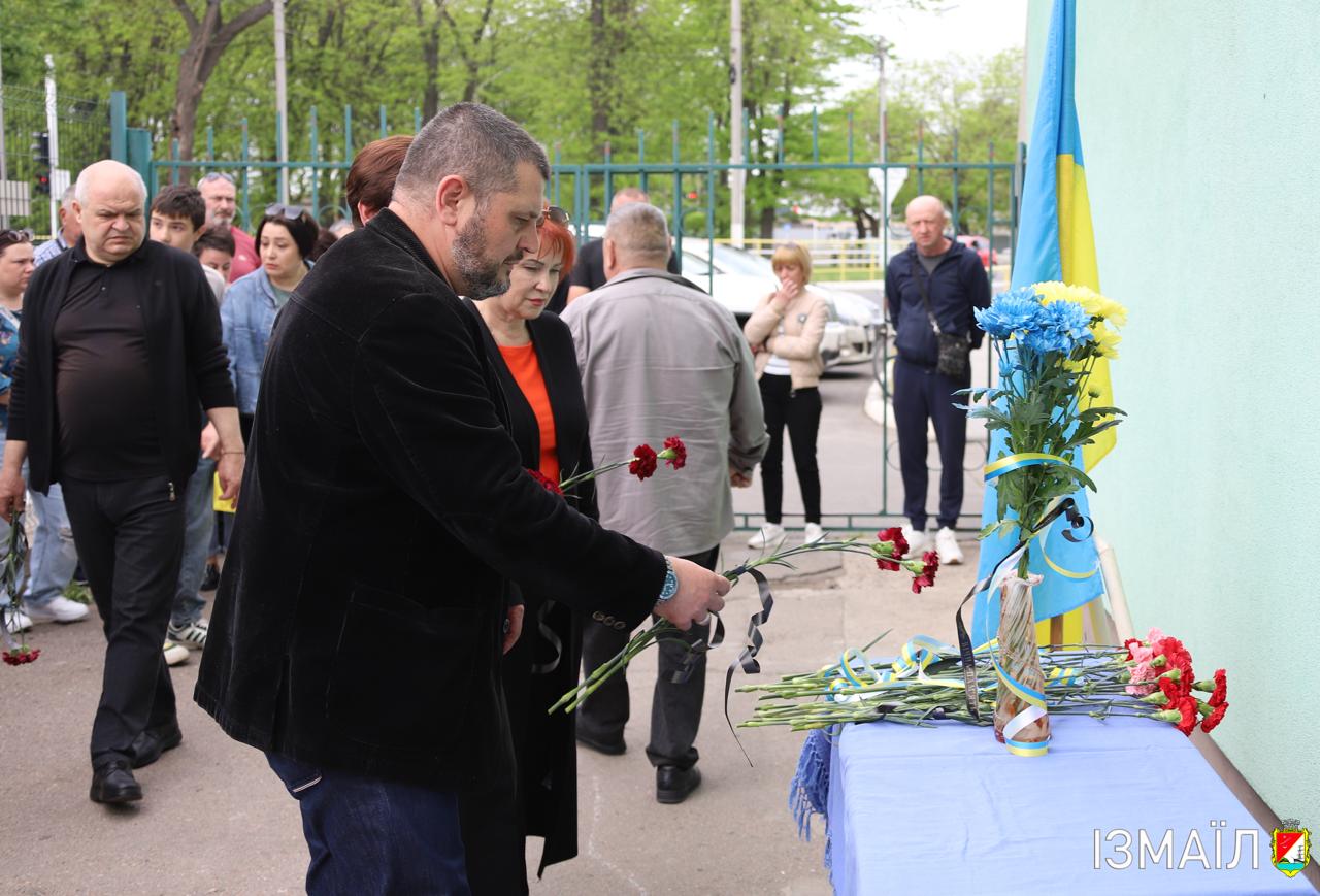Покинув море заради захисту України: в Ізмаїлі відкрили меморіальну дошку на честь загиблого Героя