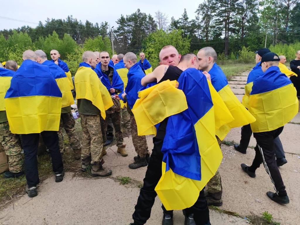 Наші - вдома: з російського полону повернулося 205 українських захисників