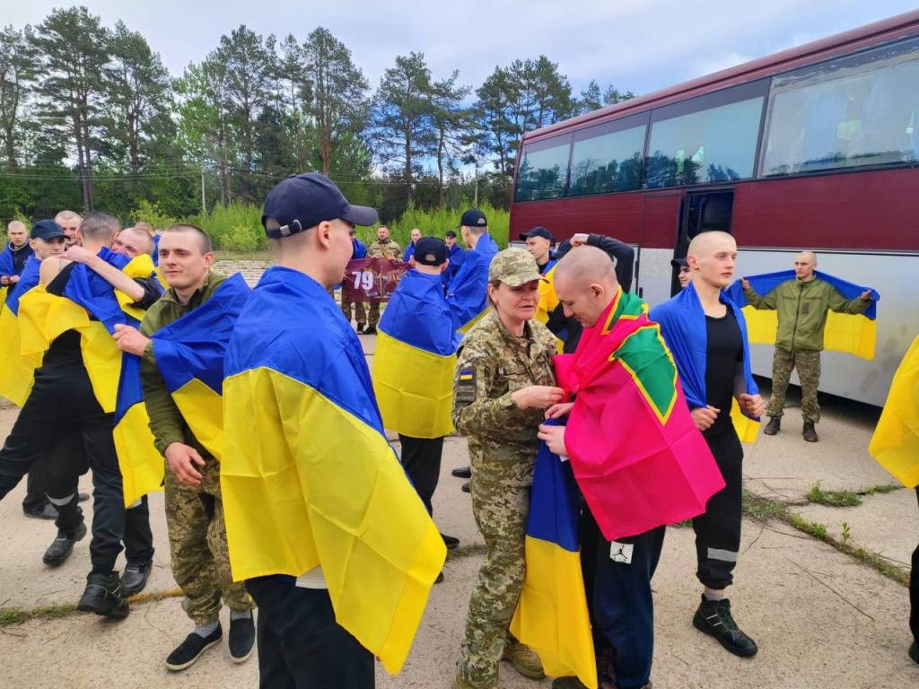 Наші - вдома: з російського полону повернулося 205 українських захисників