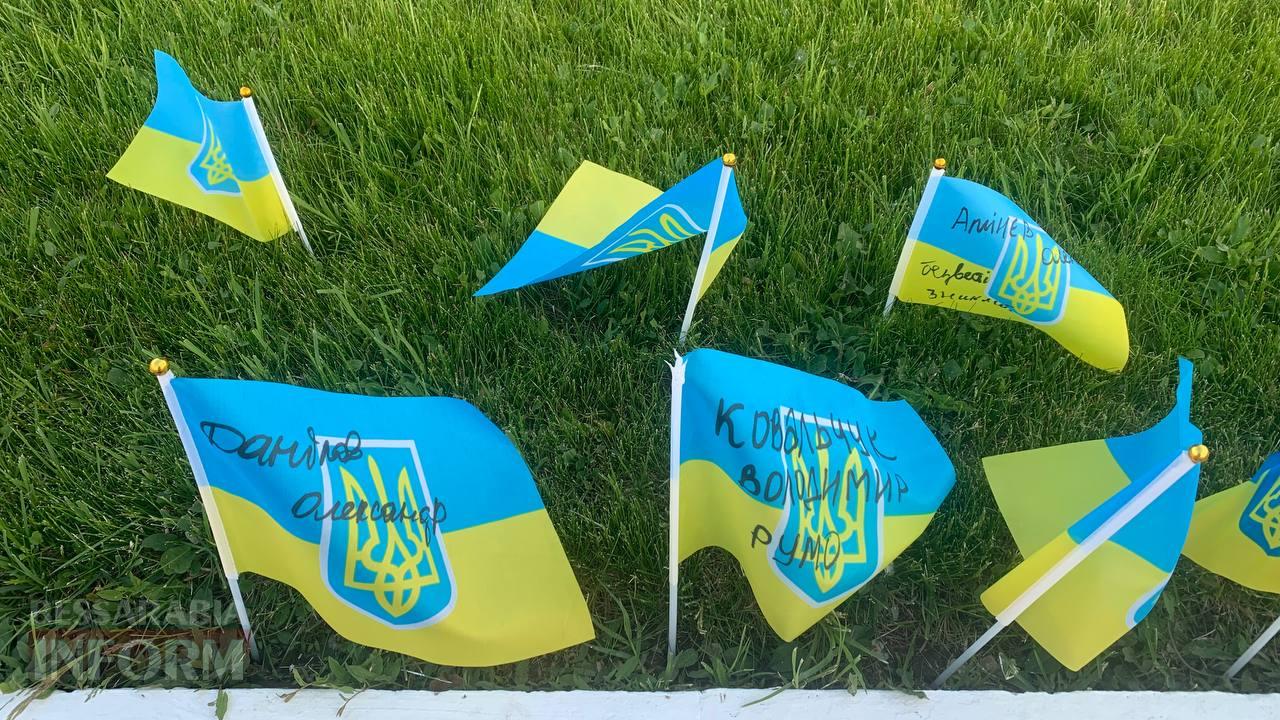 Алея слави, хвилина мовчання та почесний маршрут: в Ізмаїлі волонтерам та військовим вдалося порозумітися з владою