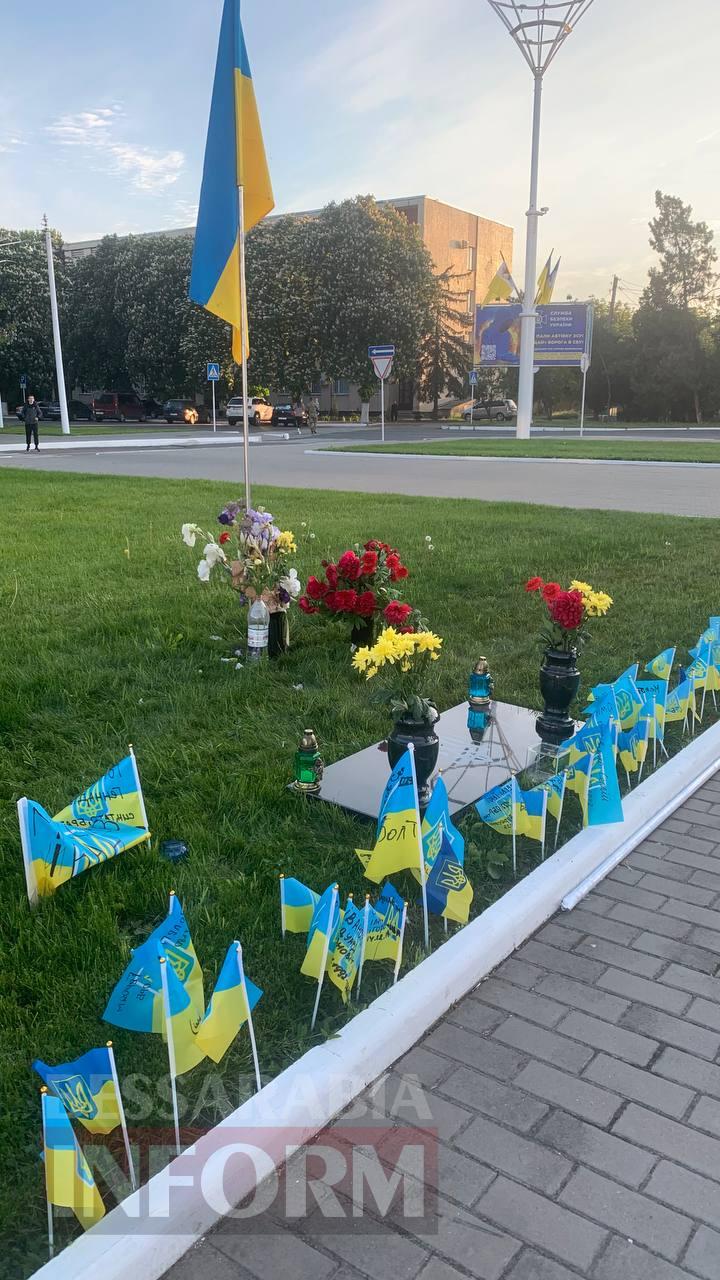 Алея слави, хвилина мовчання та почесний маршрут: в Ізмаїлі волонтерам та військовим вдалося порозумітися з владою