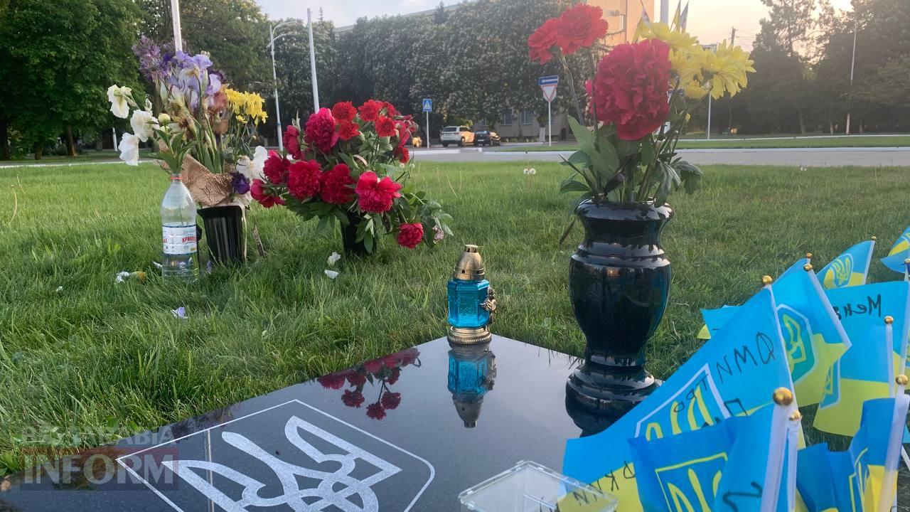 Алея слави, хвилина мовчання та почесний маршрут: в Ізмаїлі волонтерам та військовим вдалося порозумітися з владою