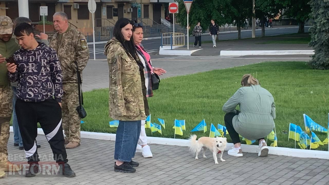 Алея слави, хвилина мовчання та почесний маршрут: в Ізмаїлі волонтерам та військовим вдалося порозумітися з владою