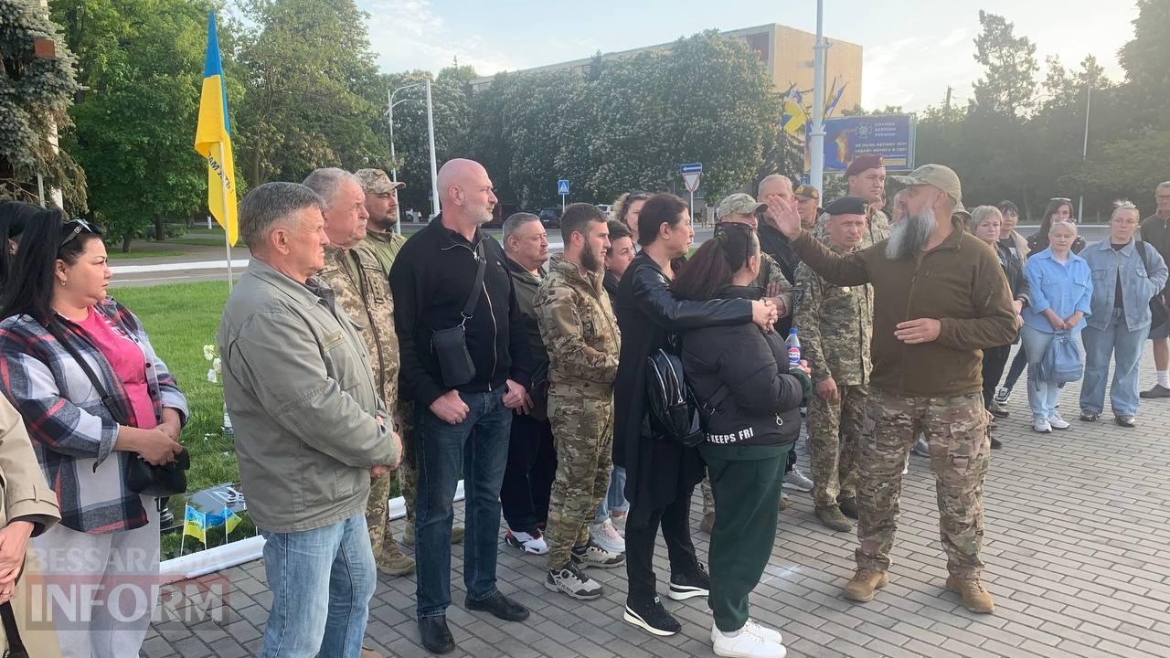 Алея слави, хвилина мовчання та почесний маршрут: в Ізмаїлі волонтерам та військовим вдалося порозумітися з владою