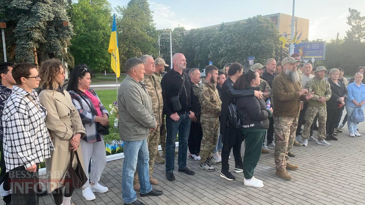Алея слави, хвилина мовчання та почесний маршрут: в Ізмаїлі волонтерам та військовим вдалося порозумітися з владою