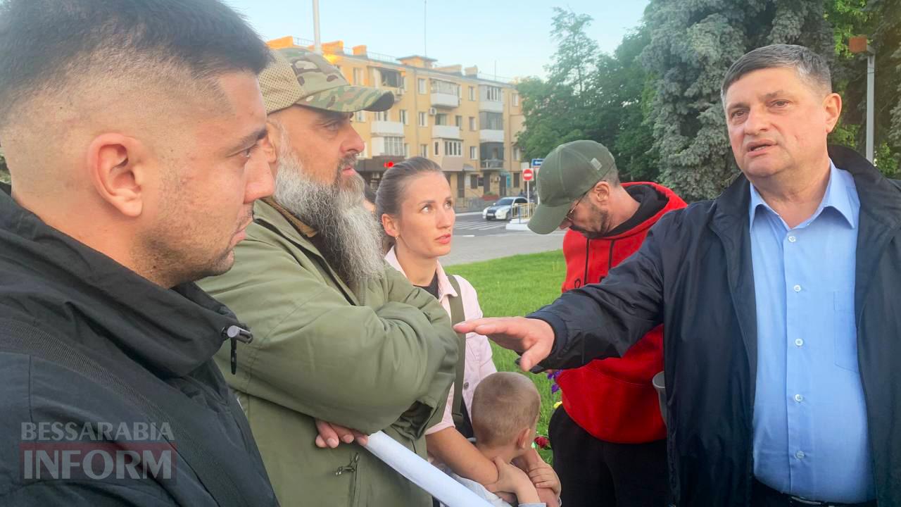 Вшанування пам'яті загиблих військових по-ізмаїльськи: активісти та міська влада продовжують шукати компроміс