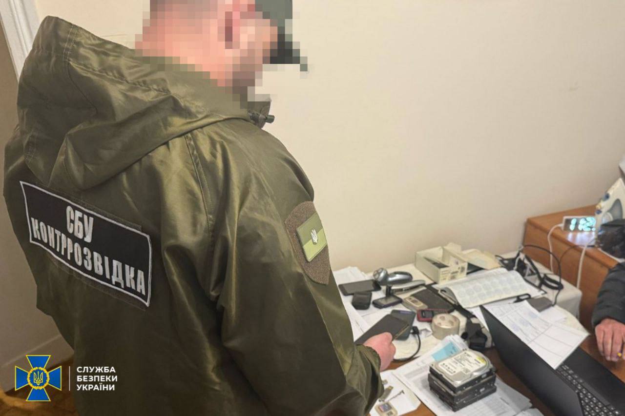 СБУ затримала "крота" фсб, який влаштувався до оборонного заводу на Одещині, щоб викрасти нові розробки ЗСУ
