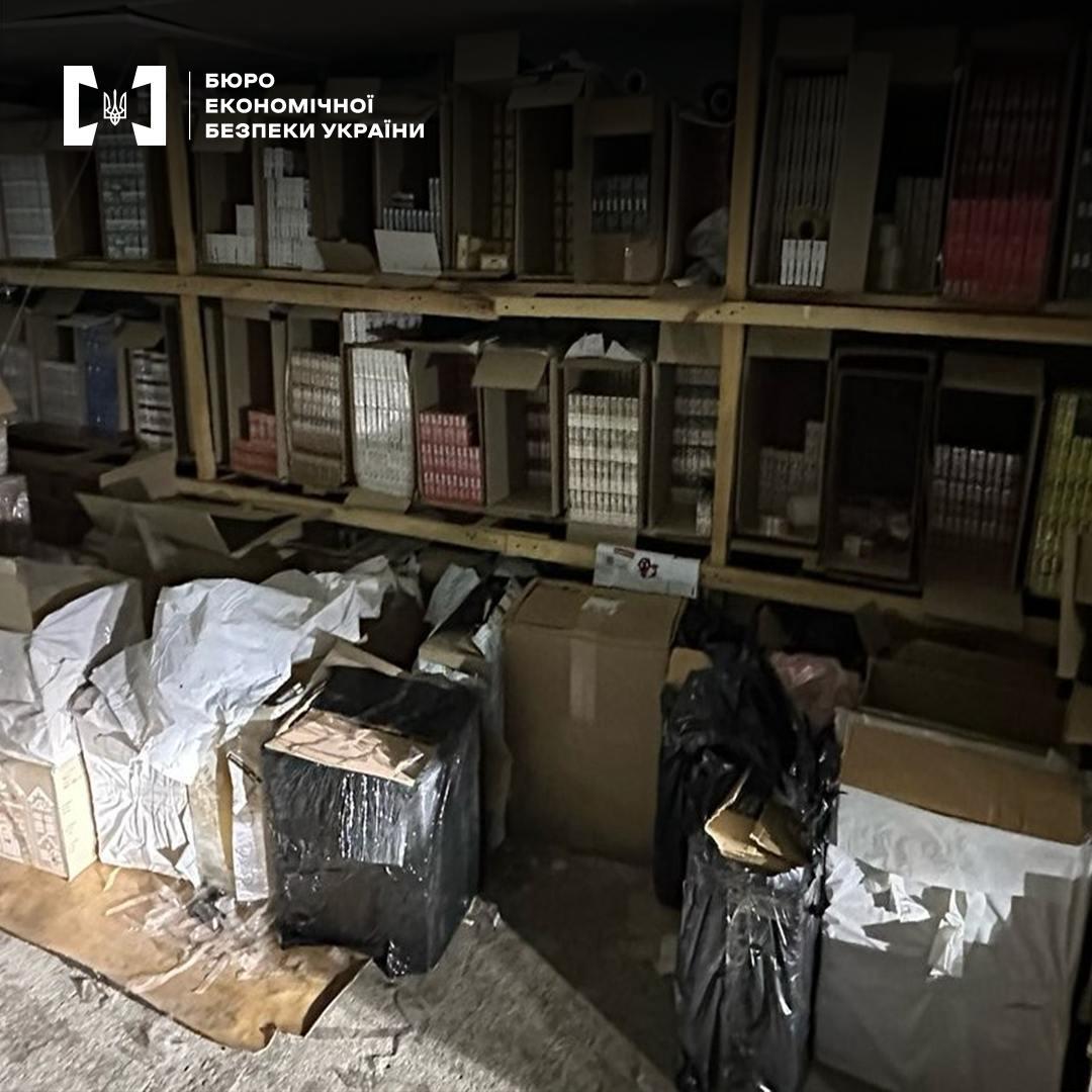 На Одещині засудять підприємця, який торгував незаконно виробленими цигарками