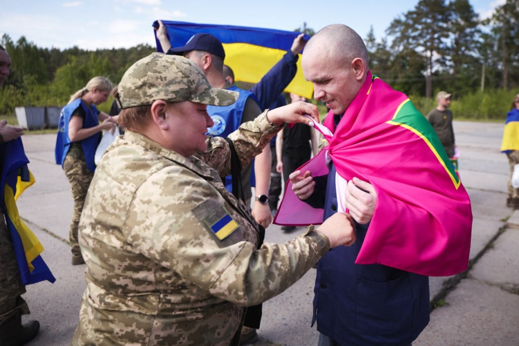 В рамках великого обміну в Україну повернулося 390 військових та цивільних