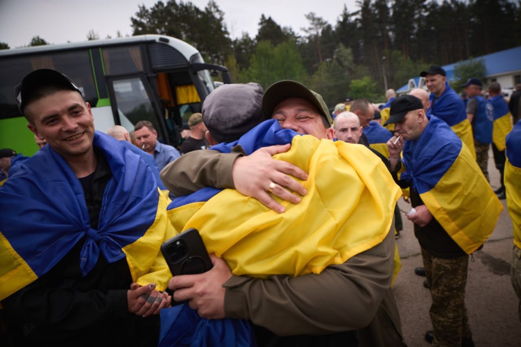 Наші - вдома! В рамках великого обміну в Україну повернулося ще 303 воїна