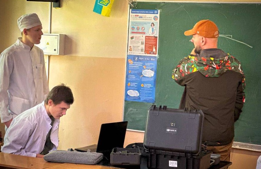 Допомога дронів у рятувальних операціях: ізмаїльські гвардійці провели унікальний тренінг для майбутніх медиків