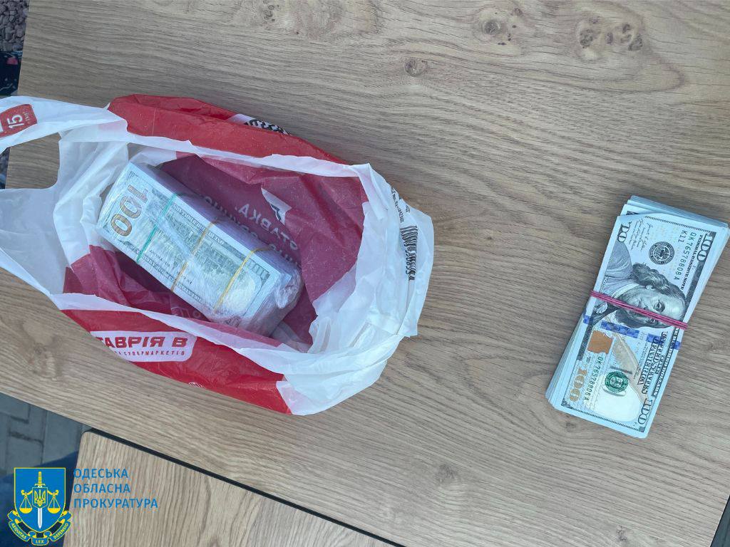 За 35 тисяч доларів обіцяв влаштувати у військову частину, що допомогло б уникнути тюрми: на Одещині затримали "рішалу"