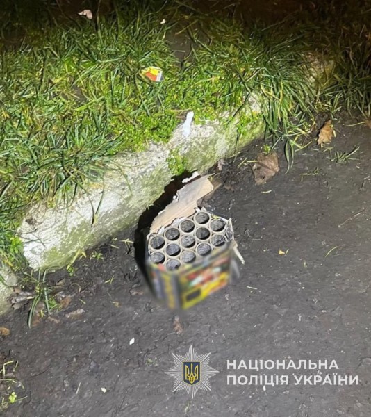 На Одещині чоловіки за гроші запускали феєрверк під час ракетних атак