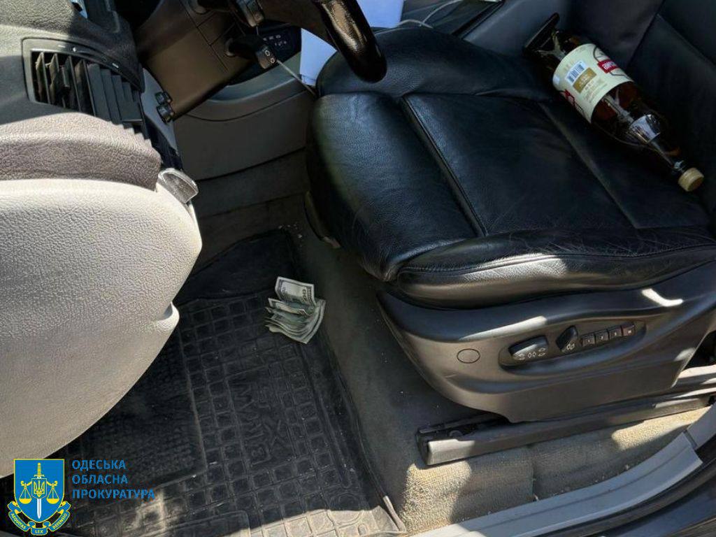 На Одещині затримали двох ділків, які за 950 доларів влаштовували чоловіків на підприємства критичної інфраструктури