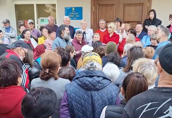 В Сараті на захист лікарів-спеціалістів, з яких нібито зняли бронь, стали люди