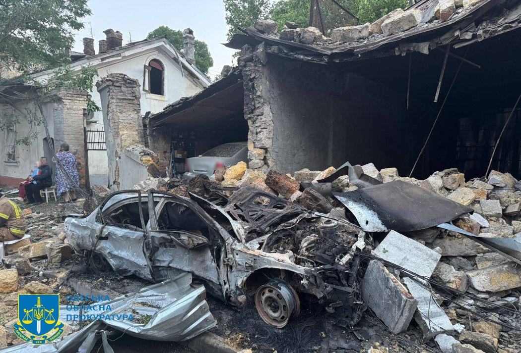 Двоє загиблих та дев'ятеро постраждалих: вночі ворог атакував Одесу "шахедами"
