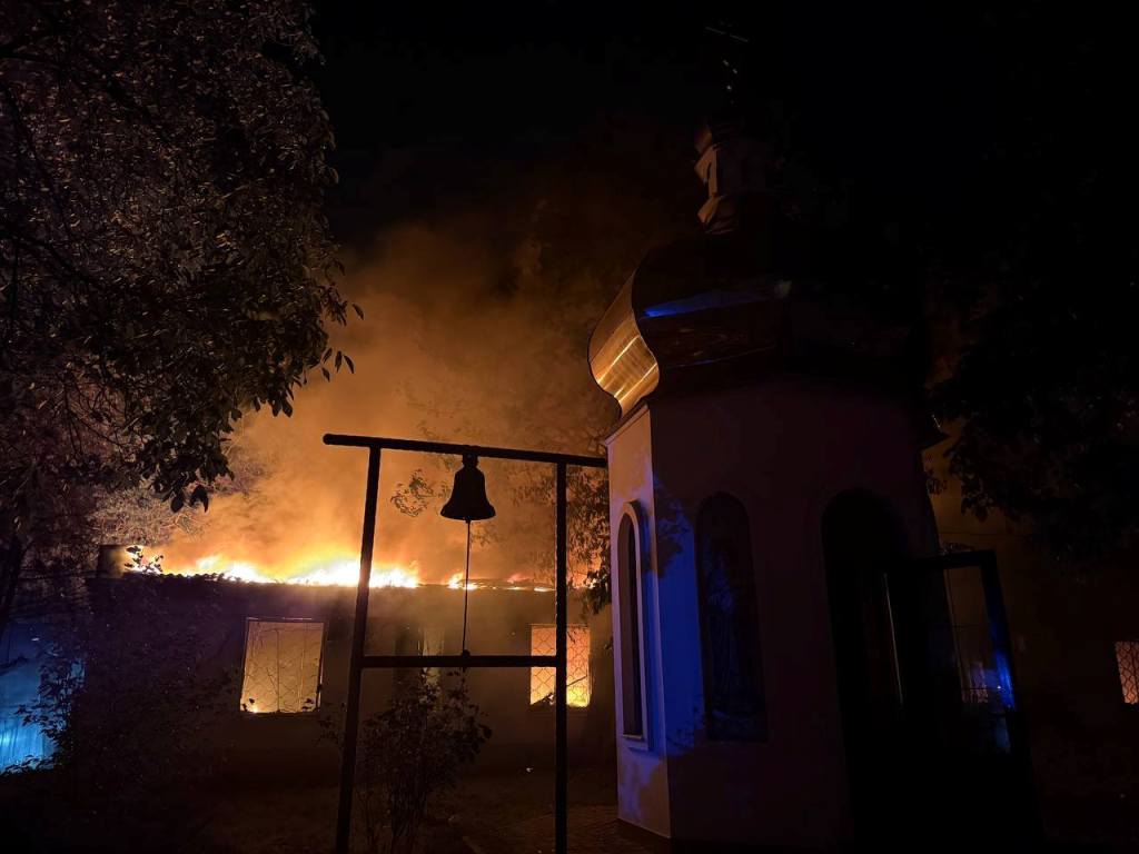 Двоє загиблих та дев'ятеро постраждалих: вночі ворог атакував Одесу "шахедами"