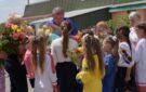 З квітами та прапорами: Лиманська громада зустріла Героя, який пережив 21 місяць ворожого полону