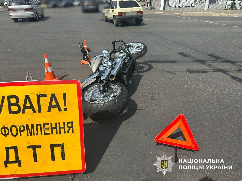 В Одесі на пішохідному переході автомобіль збив трьох людей