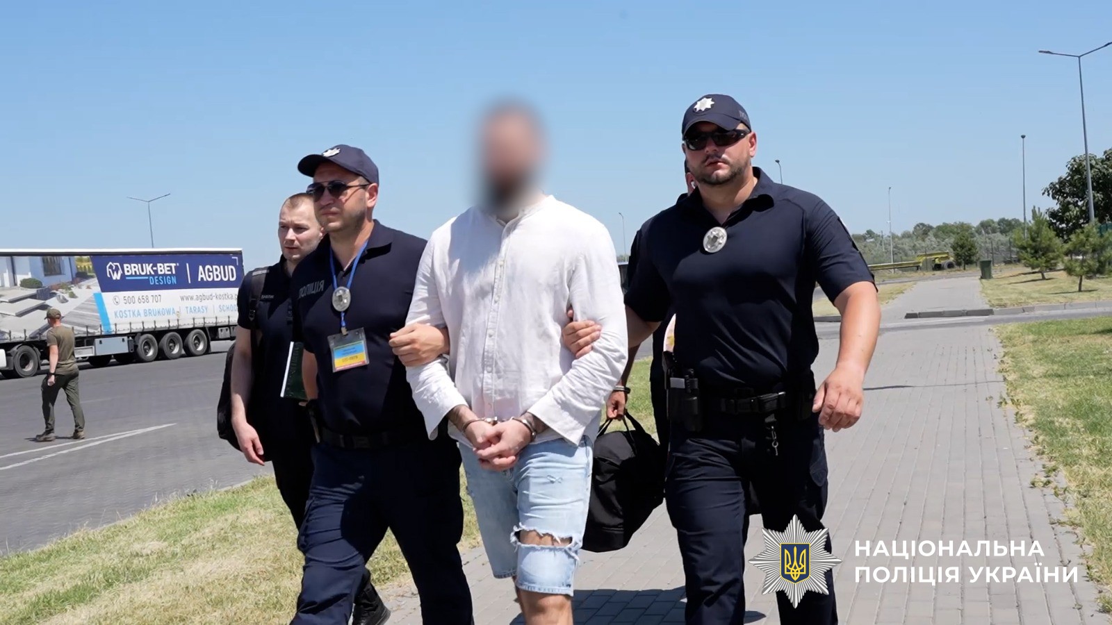 Поліцейські екстрадували організатора злочинної групи паліїв через пункт пропуску «Орлівка»