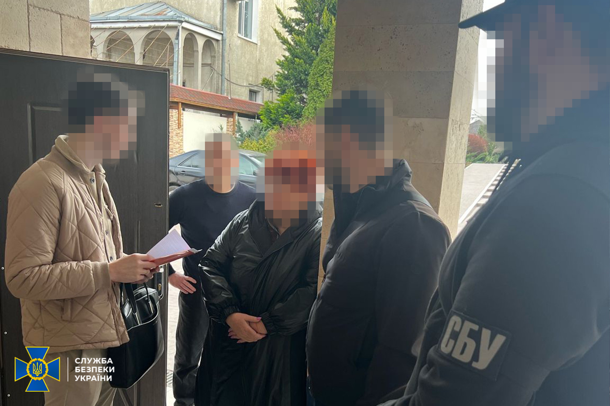 Збагачення на горі: на Одещині викрили посадовців міськради, які привласнили половину коштів на поховання воїнів