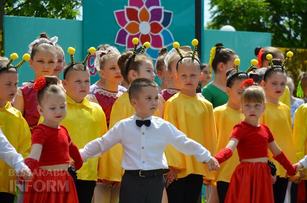 Літо у Кілії розпочалося з яскравого фестивалю талантів та подарунків від "Фонда Добра та Любові"