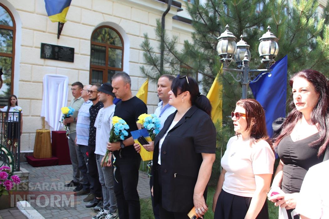 Його ім’я назавжди в серці гімназії: в Болграді відкрили меморіальну дошку Захиснику Олександру Шамшуріну