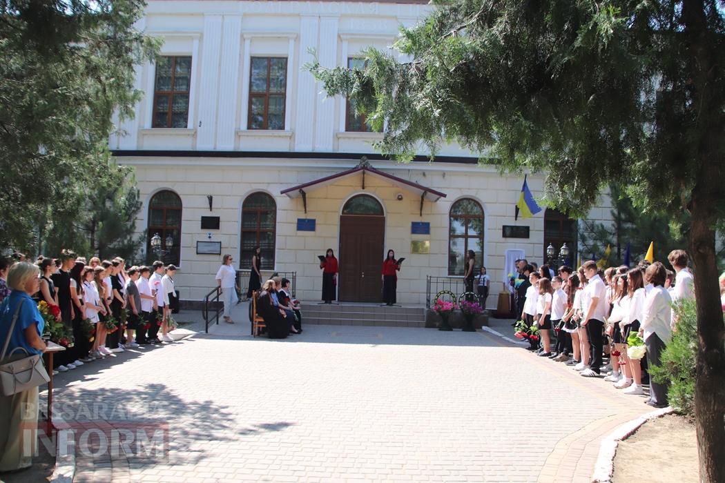 Його ім’я назавжди в серці гімназії: в Болграді відкрили меморіальну дошку Захиснику Олександру Шамшуріну