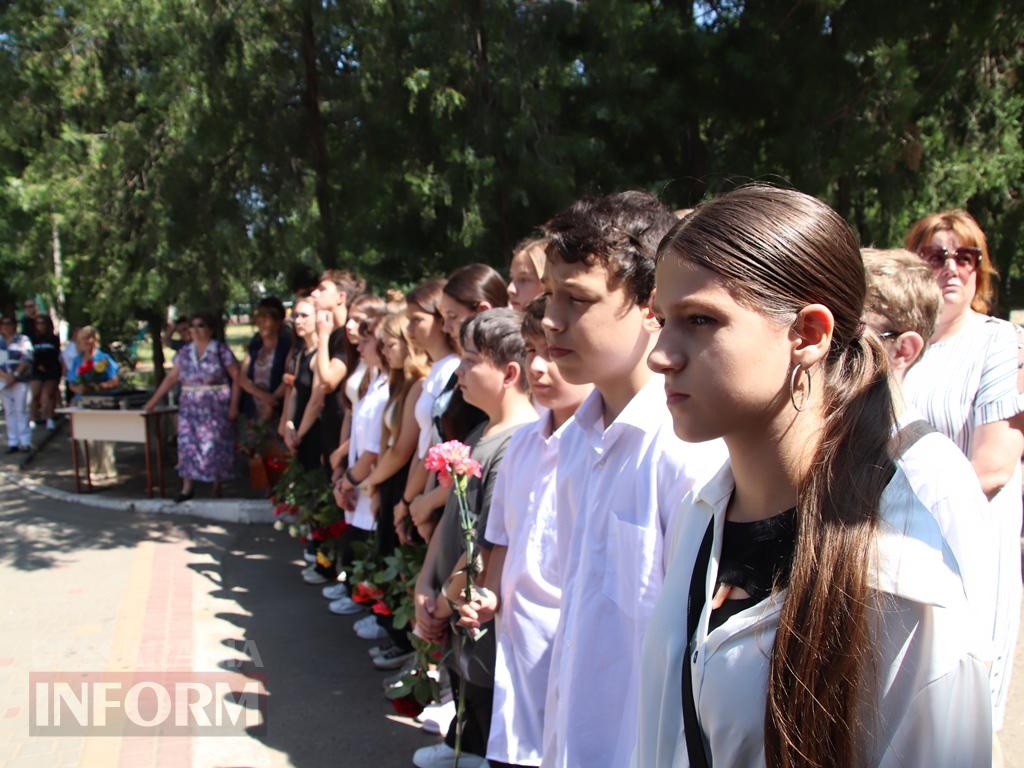 Його ім’я назавжди в серці гімназії: в Болграді відкрили меморіальну дошку Захиснику Олександру Шамшуріну