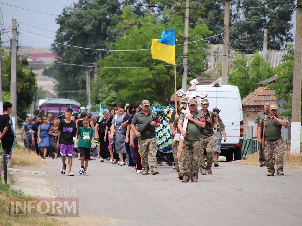 Понад 200 успішних розмінувань заради Перемоги: Болградська громада провела в останню путь уродженця села Виноградівка Романа Дімова
