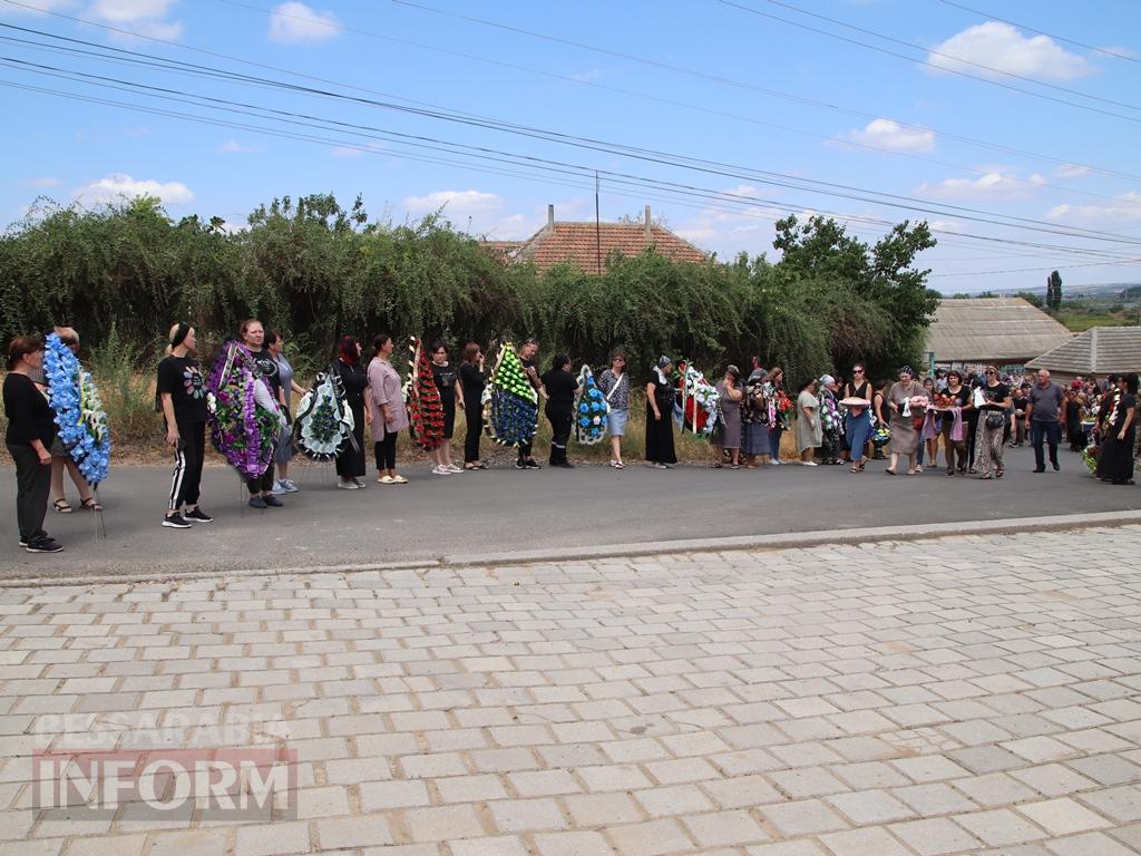 Понад 200 успішних розмінувань заради Перемоги: Болградська громада провела в останню путь уродженця села Виноградівка Романа Дімова