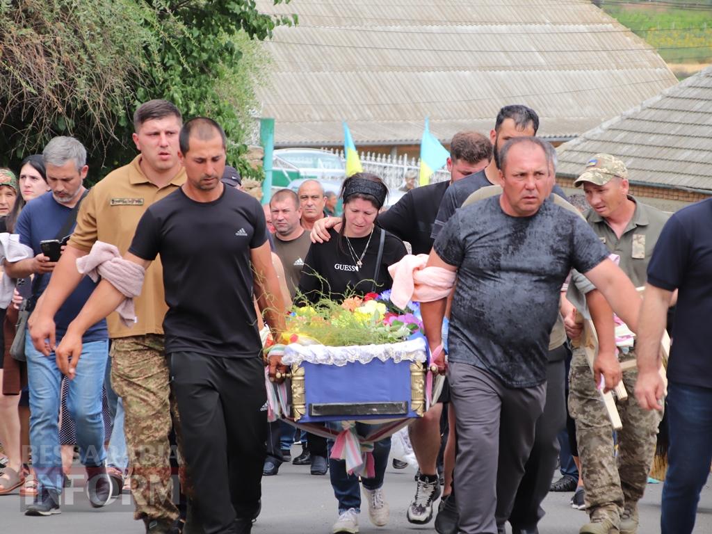Понад 200 успішних розмінувань заради Перемоги: Болградська громада провела в останню путь уродженця села Виноградівка Романа Дімова