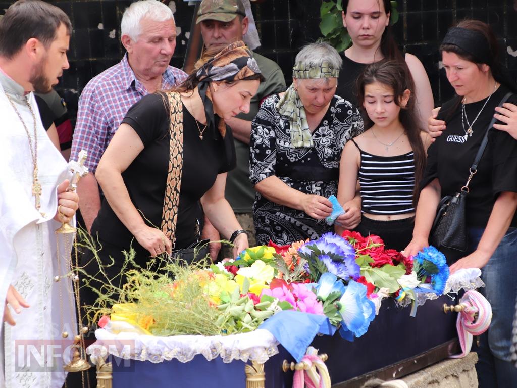 Понад 200 успішних розмінувань заради Перемоги: Болградська громада провела в останню путь уродженця села Виноградівка Романа Дімова