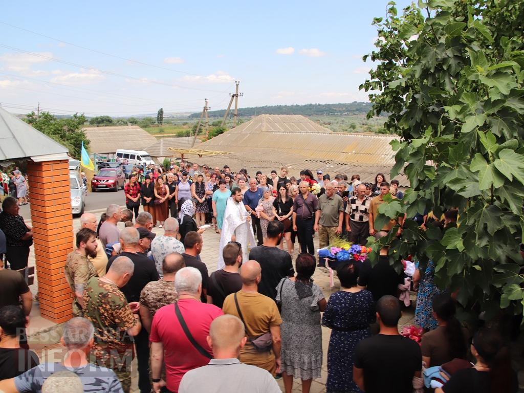 Понад 200 успішних розмінувань заради Перемоги: Болградська громада провела в останню путь уродженця села Виноградівка Романа Дімова