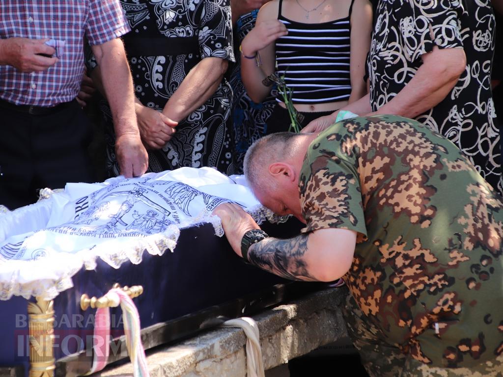 Понад 200 успішних розмінувань заради Перемоги: Болградська громада провела в останню путь уродженця села Виноградівка Романа Дімова