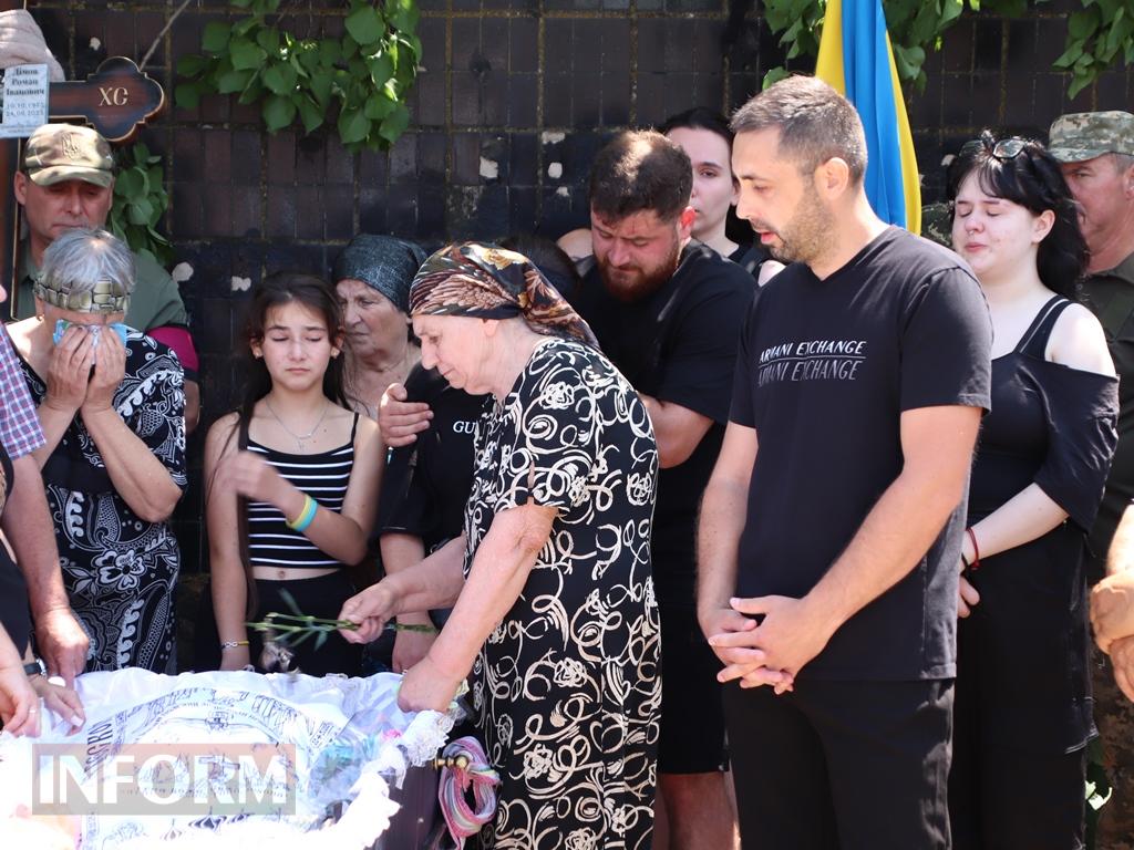Понад 200 успішних розмінувань заради Перемоги: Болградська громада провела в останню путь уродженця села Виноградівка Романа Дімова