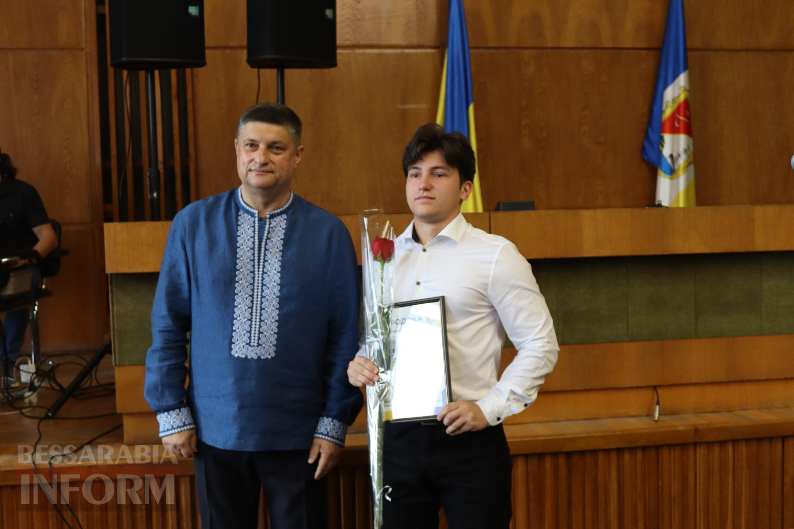 В Ізмаїлі нагородили рекордну кількість кращих випускників шкіл