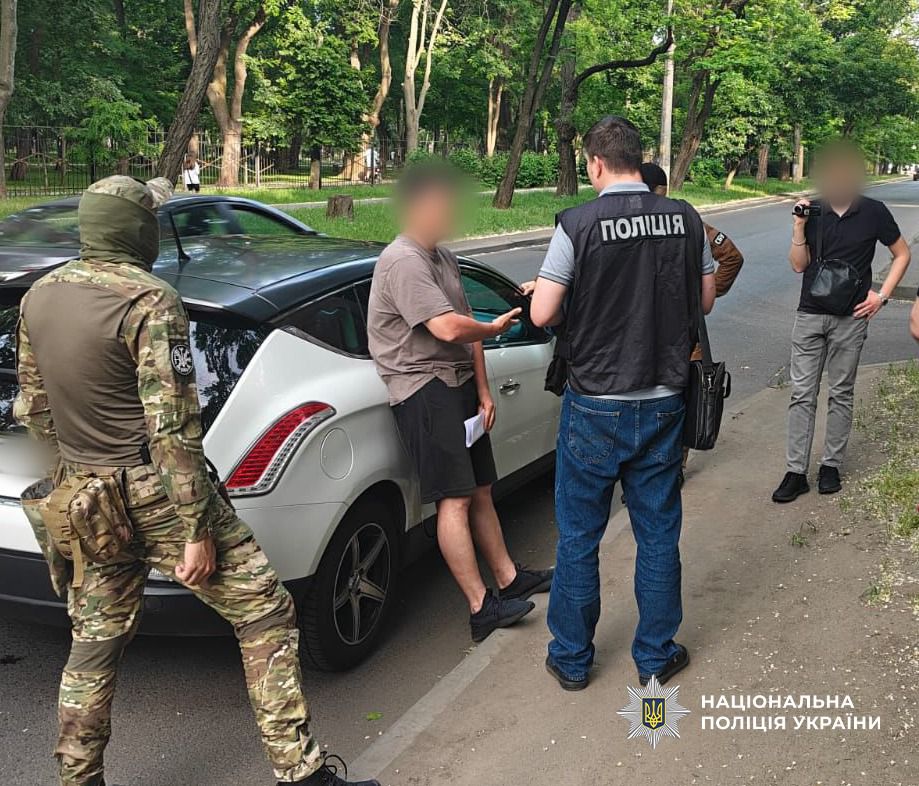 Планував за 40 тисяч гривень отримати розробки Міноборони: на Одещині затримали зловмисника