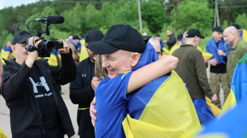 Відбувся черговий обмін полоненими: додому повернулися важкохворі воїни ЗСУ, Нацгвардії, Держприкордонслужби