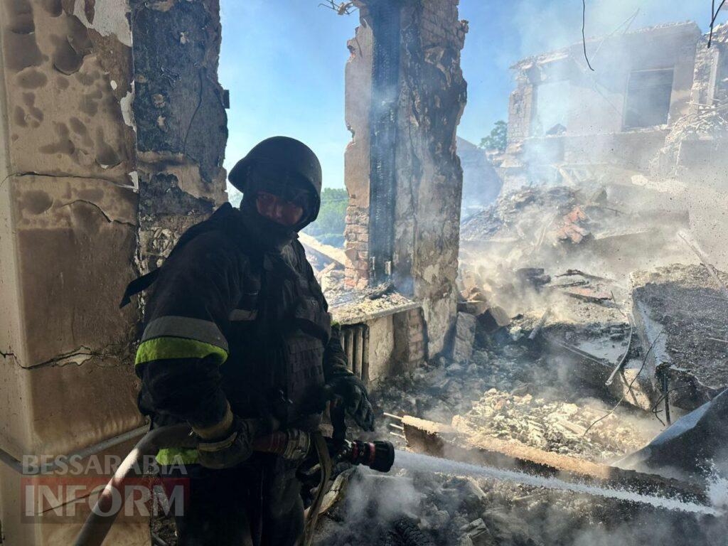 Вчера – вальс, сегодня – смерть: спецрепортаж с места прилета в Аккермане, где до сих пор ищут людей под завалами.