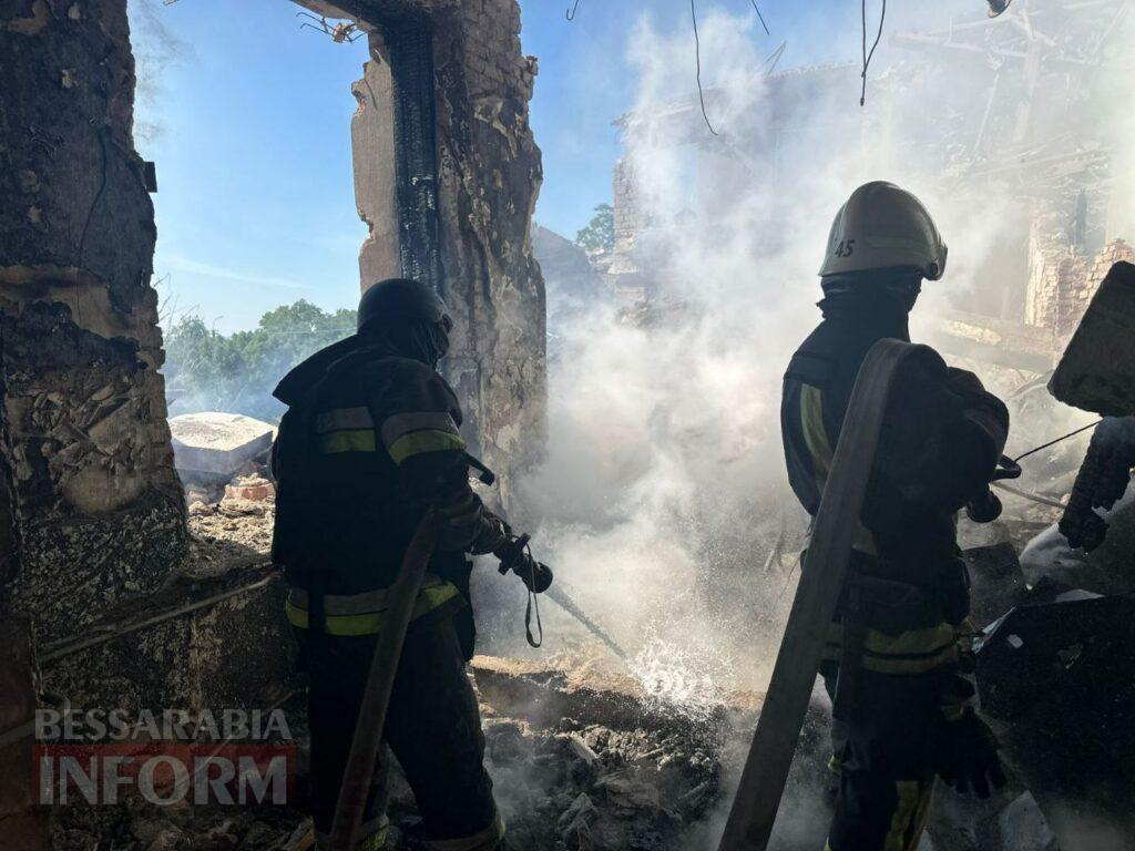 Вчера – вальс, сегодня – смерть: спецрепортаж с места прилета в Аккермане, где до сих пор ищут людей под завалами.