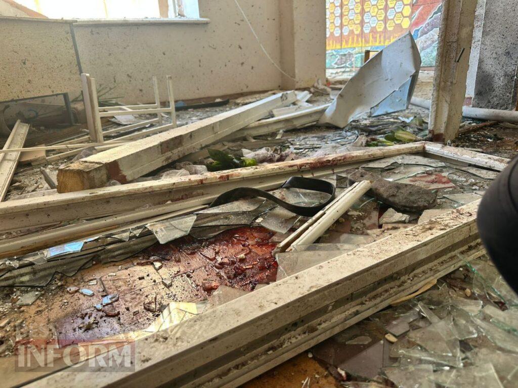Вчера – вальс, сегодня – смерть: спецрепортаж с места прилета в Аккермане, где до сих пор ищут людей под завалами.